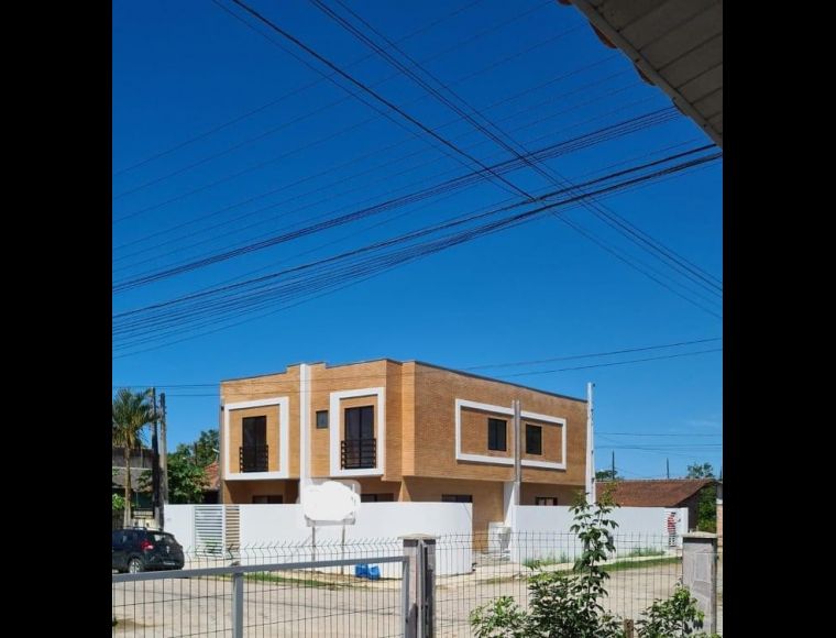 Casa em Balneário Barra do Sul com 2 Dormitórios e 54 m² - 2595