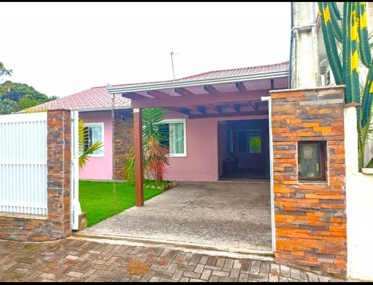 Casa em Balneário Barra do Sul com 3 Dormitórios (1 suíte) - KR478