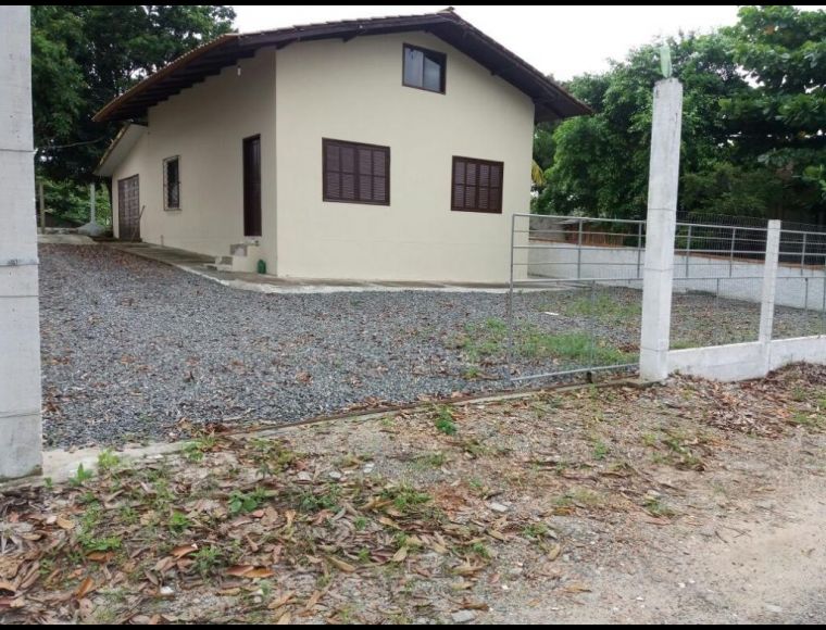 Casa em Balneário Barra do Sul com 2 Dormitórios - SR033