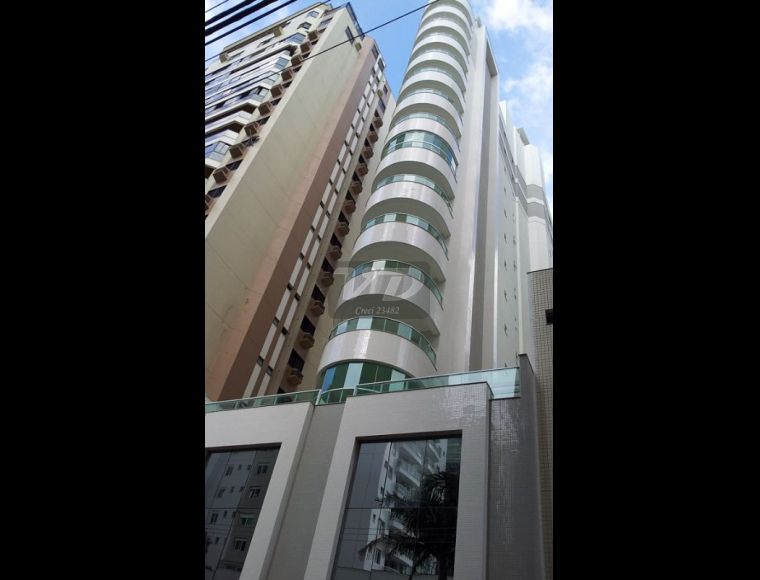 Apartamento no Bairro Centro em Balneário Camboriú com 3 Dormitórios (3 suítes) e 145 m² - 146