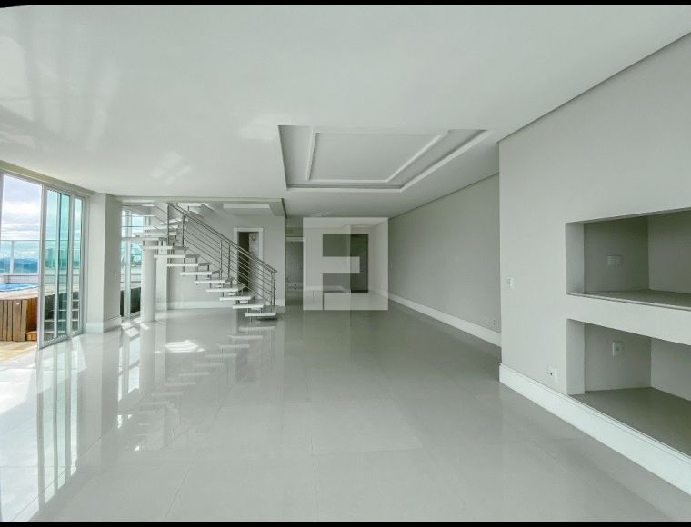 Apartamento no Bairro Centro em Balneário Camboriú com 3 Dormitórios (3 suítes) e 246 m² - 4892