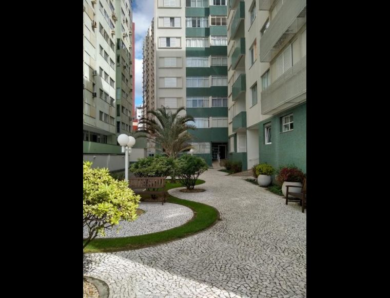 Apartamento no Bairro Centro em Balneário Camboriú com 3 Dormitórios (1 suíte) e 120 m² - LG8468