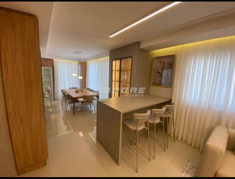 Apartamento no Bairro Centro em Balneário Camboriú com 3 Dormitórios (3 suítes) e 136 m² - 140