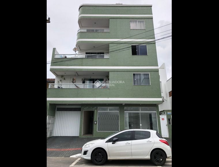 Apartamento no Bairro Centro em Balneário Camboriú com 3 Dormitórios (1 suíte) - 460422