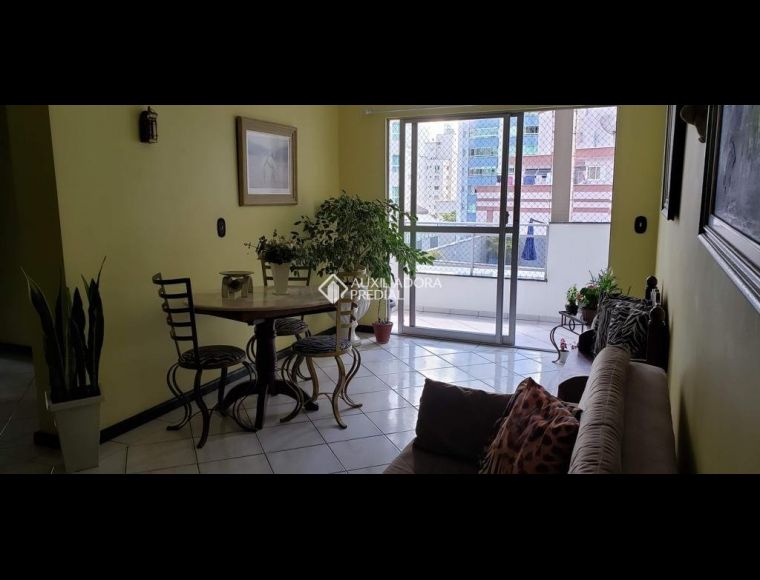 Apartamento no Bairro Centro em Balneário Camboriú com 2 Dormitórios (1 suíte) - 392151