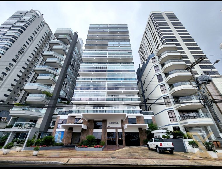 Apartamento no Bairro Centro em Balneário Camboriú com 3 Dormitórios (1 suíte) e 145 m² - 3319017