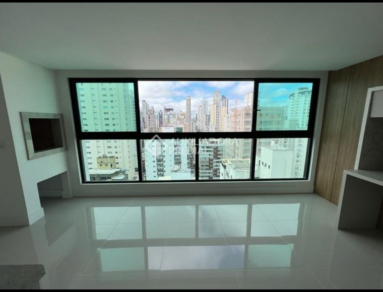 Apartamento no Bairro Centro em Balneário Camboriú com 3 Dormitórios (3 suítes) - 453765