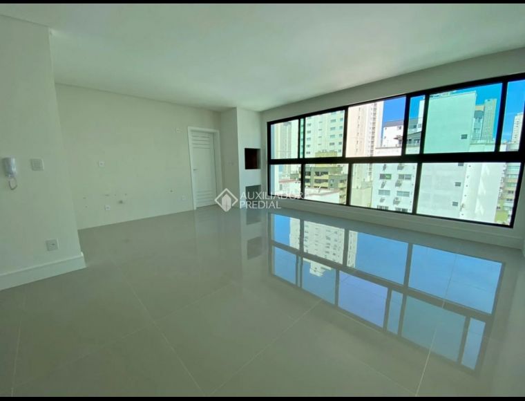 Apartamento no Bairro Centro em Balneário Camboriú com 3 Dormitórios (3 suítes) - 473140