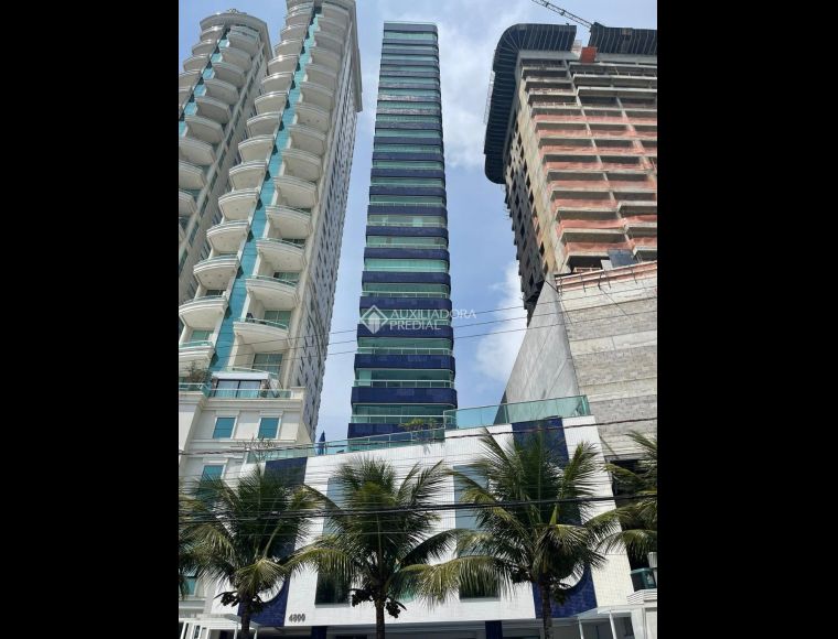 Apartamento no Bairro Centro em Balneário Camboriú com 3 Dormitórios (3 suítes) - 473123