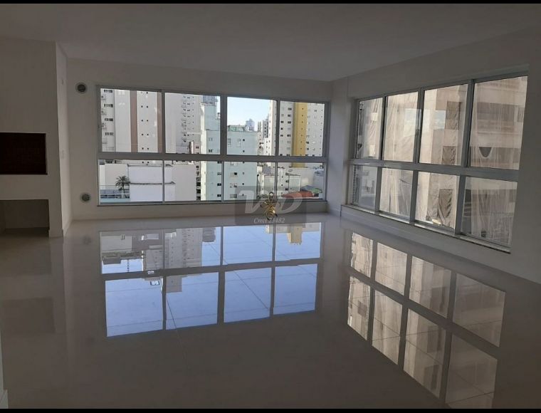 Apartamento no Bairro Centro em Balneário Camboriú com 3 Dormitórios (3 suítes) e 134 m² - 696