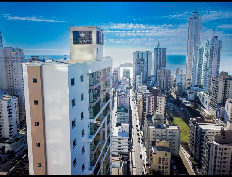 Apartamento no Bairro Centro em Balneário Camboriú com 3 Dormitórios (3 suítes) e 135.6 m² - 3822308