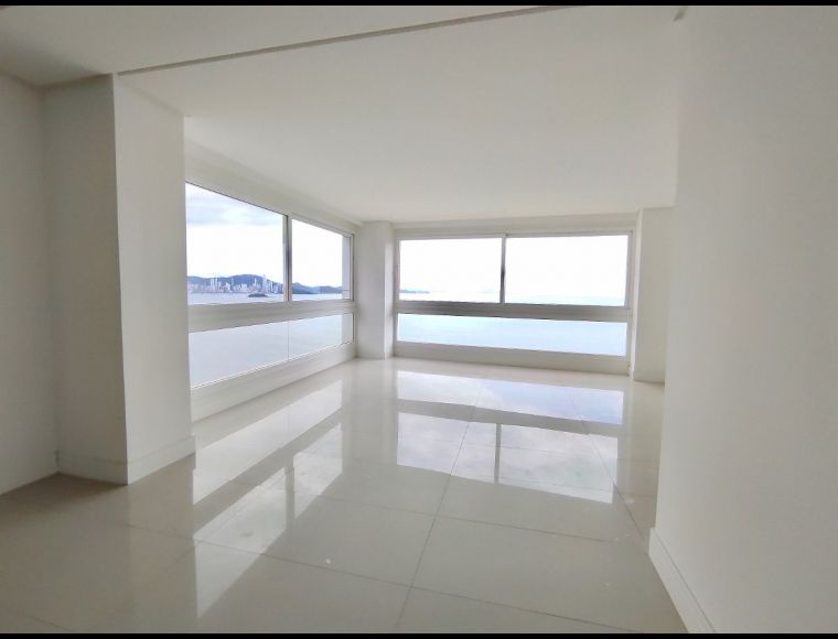 Apartamento no Bairro Centro em Balneário Camboriú com 3 Dormitórios (3 suítes) e 160 m² - 1657