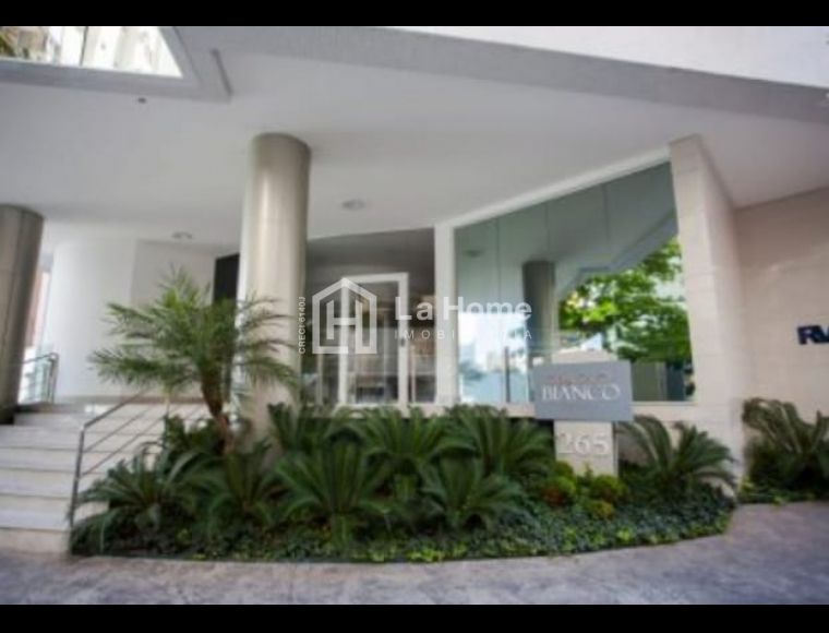 Apartamento no Bairro Centro em Balneário Camboriú com 3 Dormitórios (3 suítes) e 132.2 m² - 6160282