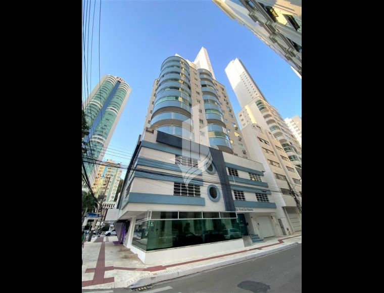 Apartamento no Bairro Pioneiros em Balneário Camboriú com 3 Dormitórios (3 suítes) e 171 m² - 4012