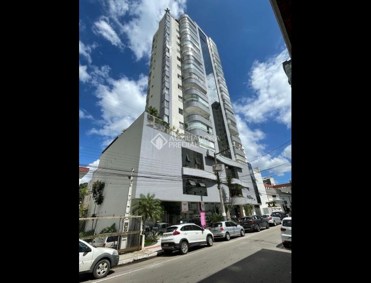 Apartamento no Bairro Pioneiros em Balneário Camboriú com 3 Dormitórios (1 suíte) - 455372