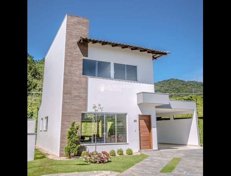 Casa no Bairro Barra em Balneário Camboriú com 3 Dormitórios (1 suíte) - 382690