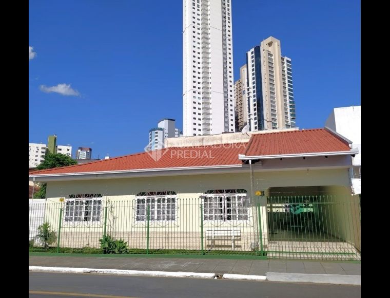Casa no Bairro Centro em Balneário Camboriú com 4 Dormitórios (1 suíte) - 368059