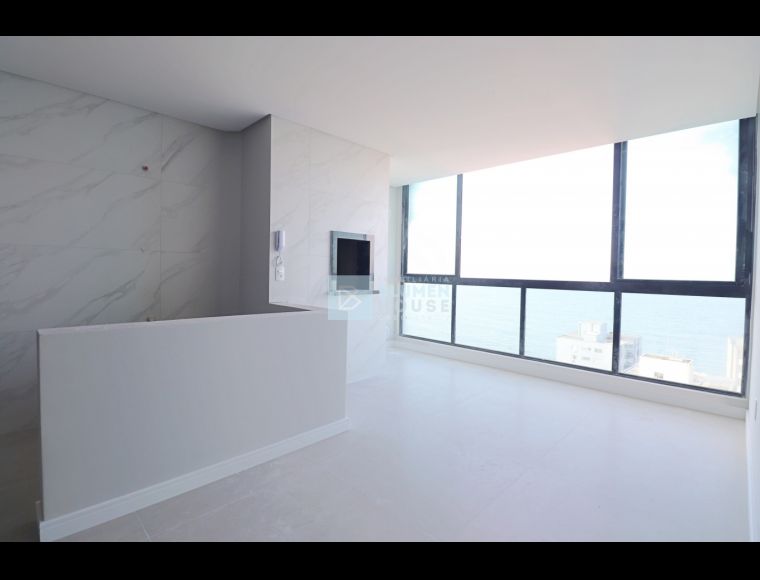 Apartamento no Bairro Centro em Balneário Piçarras com 3 Dormitórios (3 suítes) e 110.83 m² - 4191681