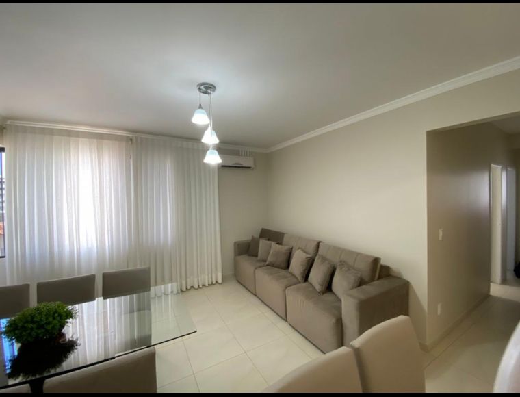 Apartamento no Bairro Centro em Balneário Piçarras com 3 Dormitórios (1 suíte) e 81 m² - 70212792