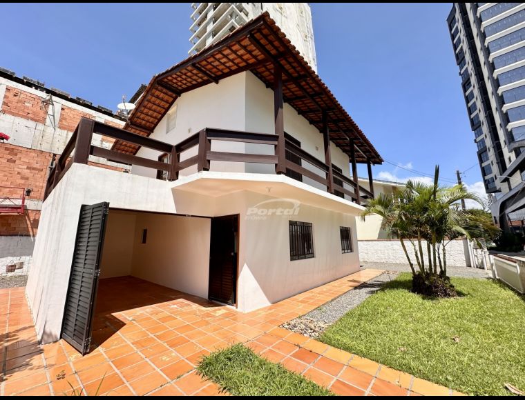 Casa no Bairro Centro em Balneário Piçarras com 4 Dormitórios e 120 m² - 35718342