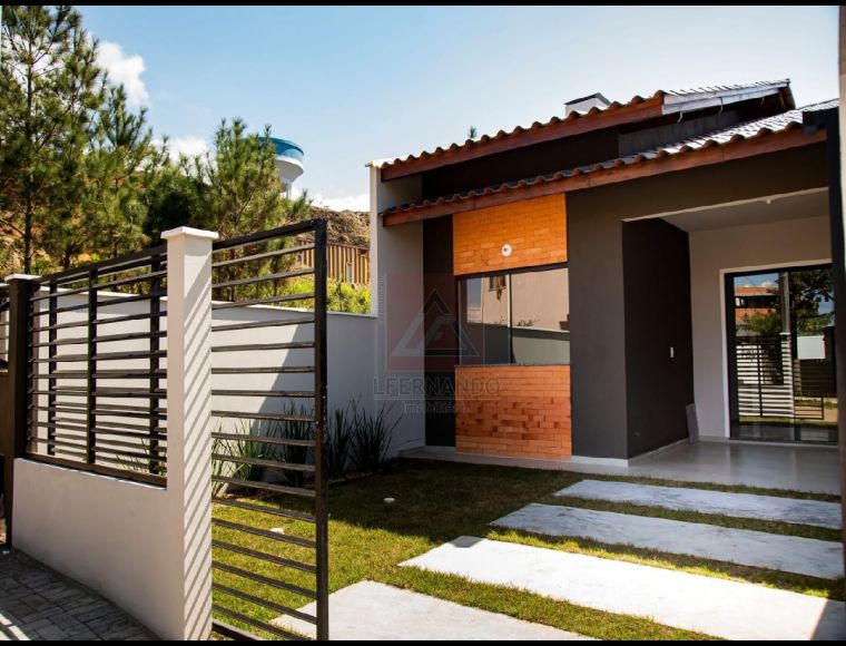 Casa no Bairro Itacolomi em Balneário Piçarras com 2 Dormitórios (1 suíte) e 75 m² - 100279