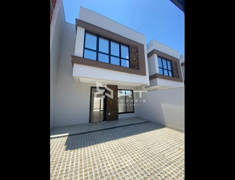 Casa no Bairro Itacolomi em Balneário Piçarras com 3 Dormitórios (3 suítes) e 157 m² - 4731