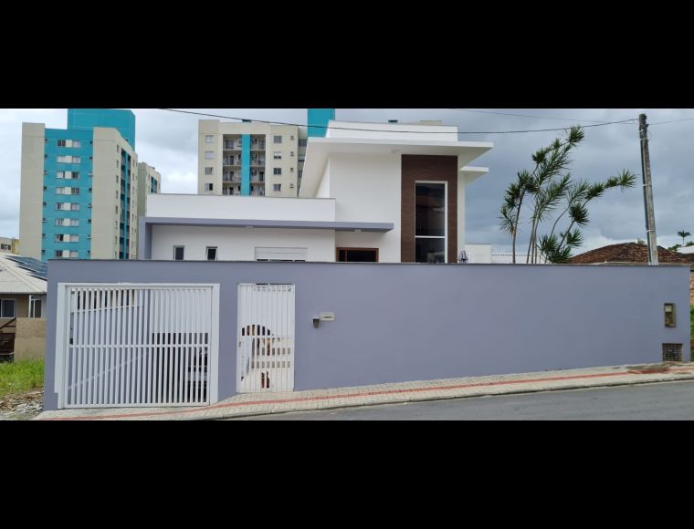 Casa no Bairro Centro em Barra Velha com 3 Dormitórios (1 suíte) e 225.34 m² - CA00085