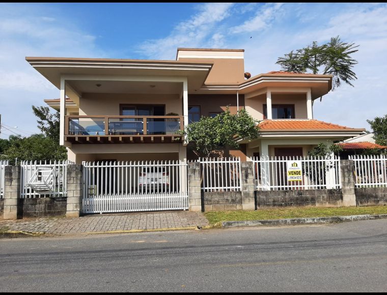 Casa no Bairro Centro em Barra Velha com 3 Dormitórios (2 suítes) e 252.91 m² - CA00119