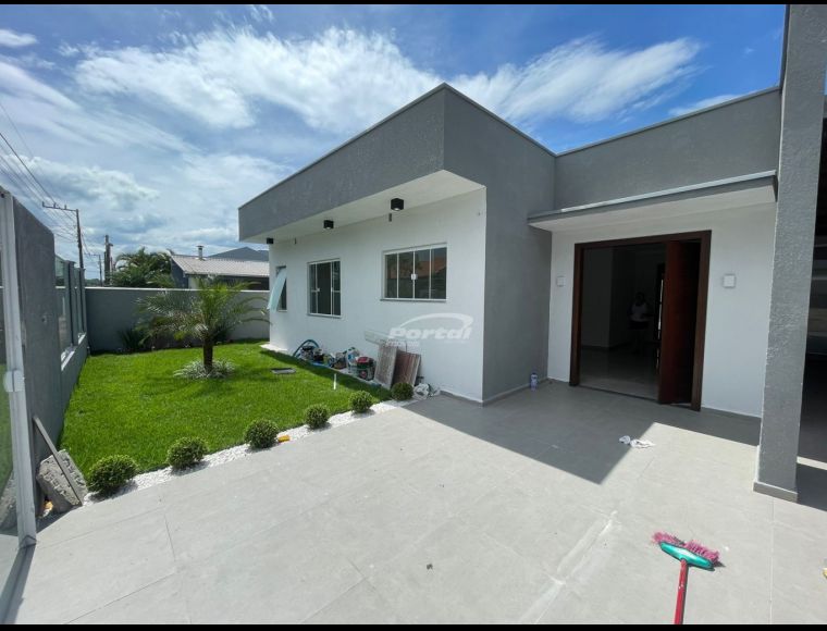 Casa no Bairro Centro em Barra Velha com 3 Dormitórios (1 suíte) e 153 m² - 35716493