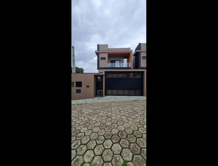 Casa no Bairro Centro em Barra Velha com 3 Dormitórios (1 suíte) e 130.64 m² - CA00137