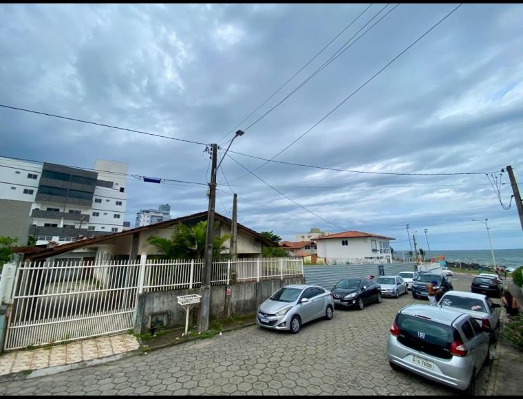 Casa no Bairro Centro em Barra Velha com 3 Dormitórios (3 suítes) - 3114