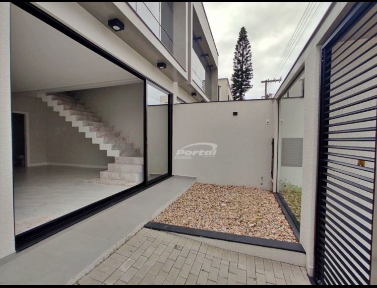 Casa no Bairro Centro em Barra Velha com 3 Dormitórios (3 suítes) e 165 m² - 35718557