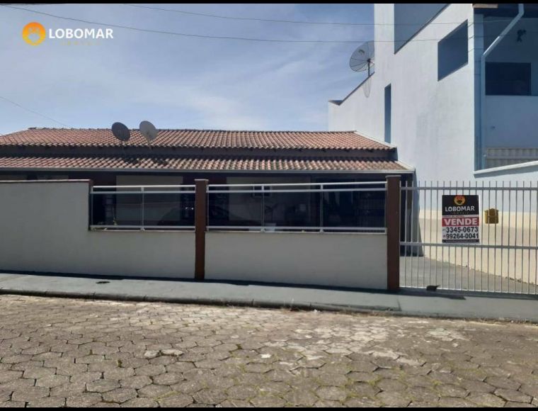 Casa no Bairro Centro em Barra Velha com 3 Dormitórios (1 suíte) e 150 m² - CA0230
