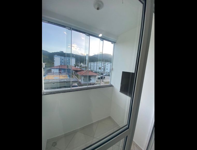 Apartamento no Bairro Fundos em Biguaçu com 2 Dormitórios - 693162