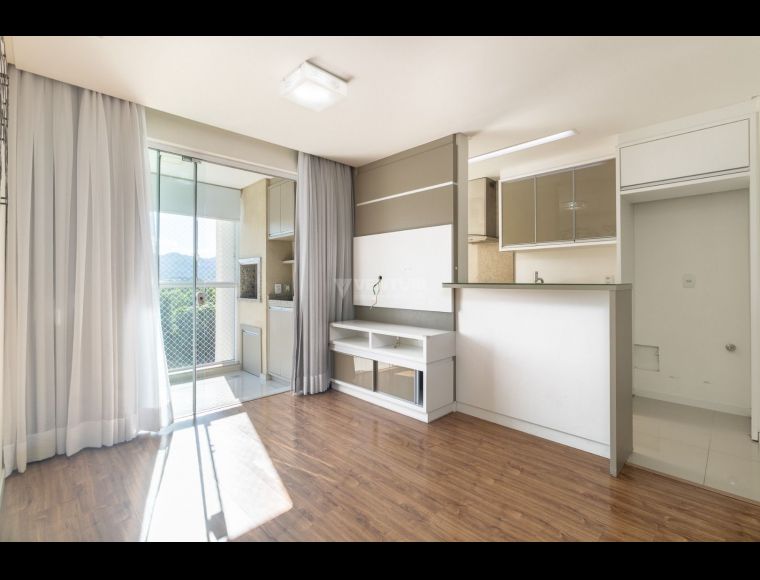 Apartamento no Bairro Água Verde em Blumenau com 2 Dormitórios (1 suíte) e 67 m² - AP1629