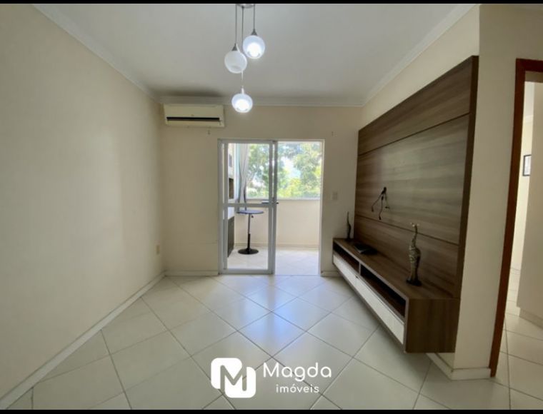 Apartamento no Bairro Água Verde em Blumenau com 2 Dormitórios (1 suíte) e 64 m² - 1808