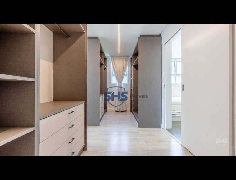 Apartamento no Bairro Bom Retiro em Blumenau com 3 Dormitórios (3 suítes) e 199 m²