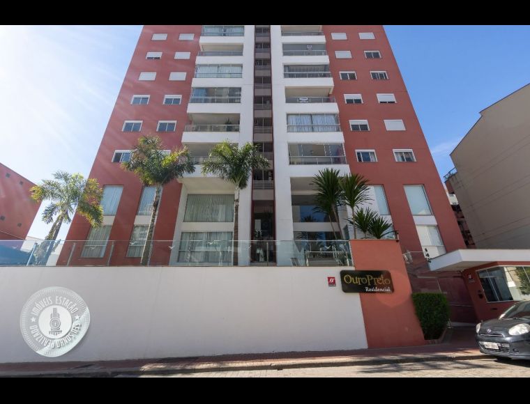 Apartamento no Bairro Centro em Blumenau com 3 Dormitórios (1 suíte) - 1553