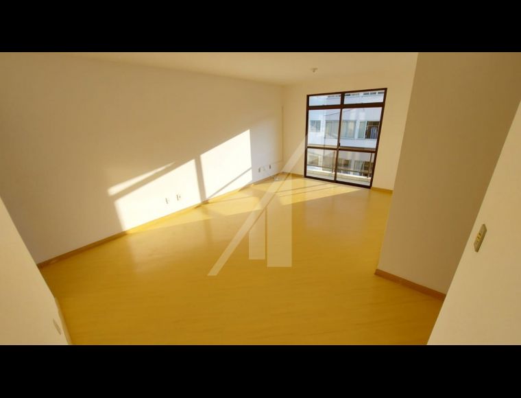 Apartamento no Bairro Escola Agrícola em Blumenau com 3 Dormitórios (1 suíte) e 82 m² - 7750