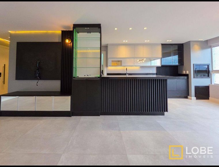 Apartamento no Bairro Escola Agrícola em Blumenau com 3 Dormitórios (3 suítes) e 107 m² - AP1840