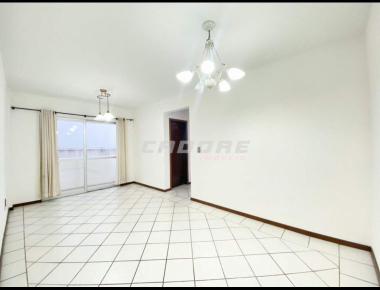 Apartamento no Bairro Garcia em Blumenau com 2 Dormitórios e 75 m² - 441