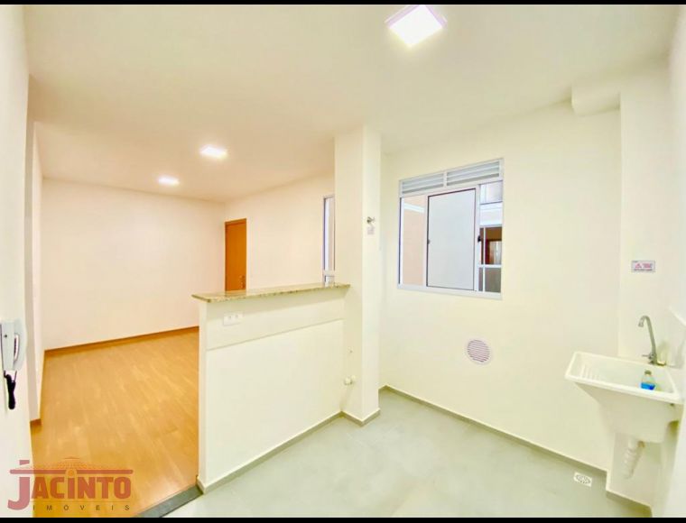 Apartamento no Bairro Itoupava Central em Blumenau com 2 Dormitórios - 2643