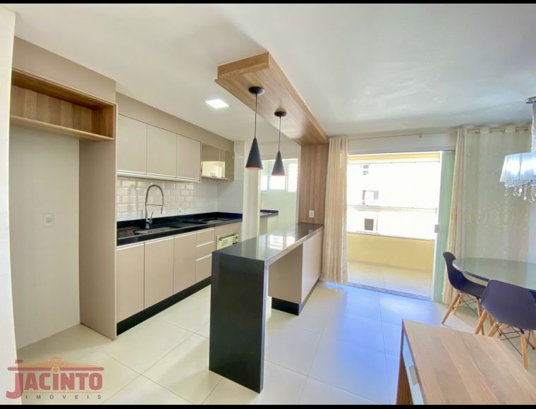 Apartamento no Bairro Itoupava Central em Blumenau com 2 Dormitórios (1 suíte) - 2925