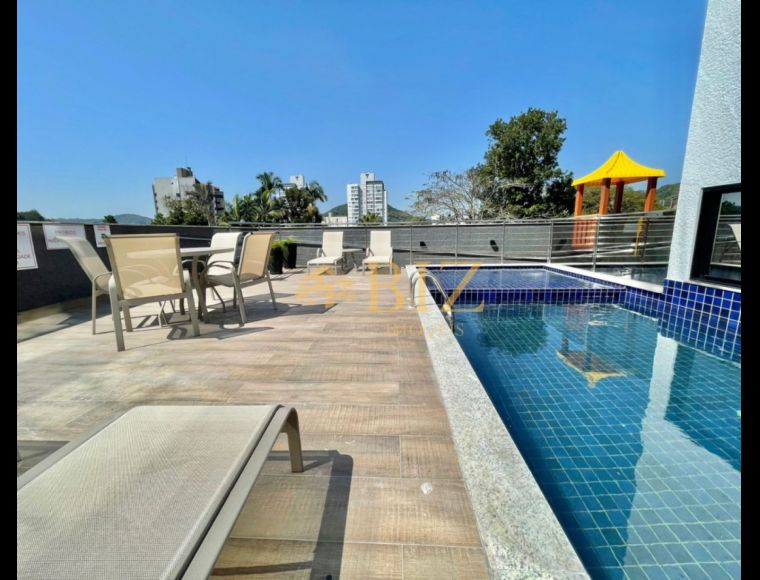 Apartamento no Bairro Itoupava Seca em Blumenau com 2 Dormitórios (2 suítes) e 75 m²