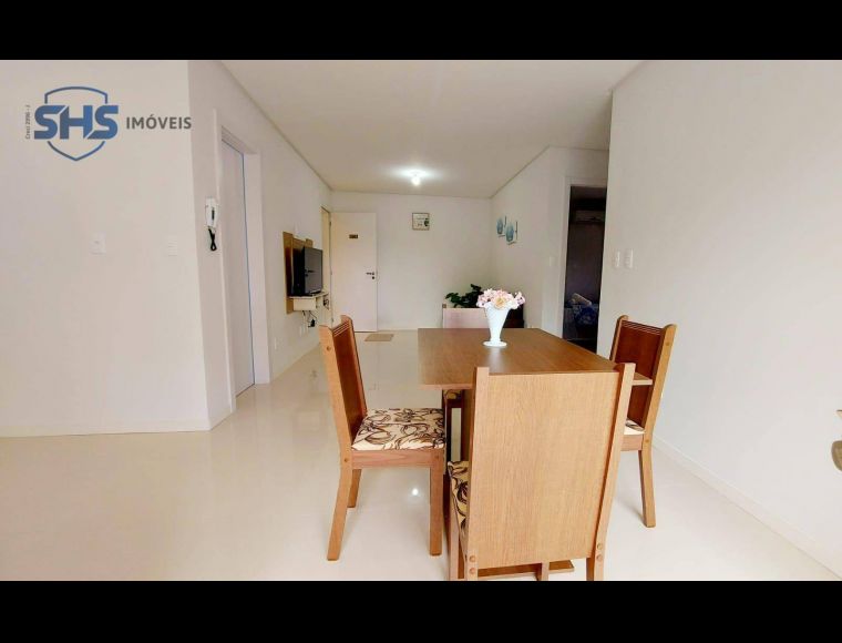 Apartamento no Bairro Itoupava Seca em Blumenau com 2 Dormitórios (2 suítes) e 75 m² - AP5235