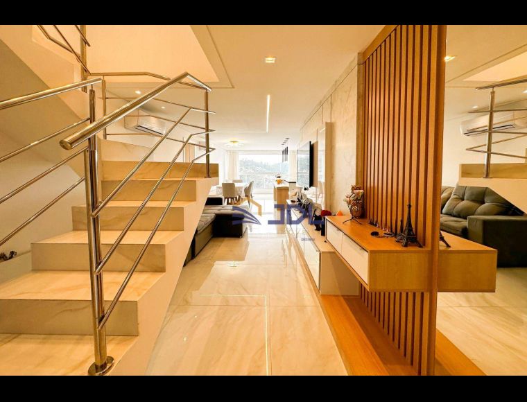 Apartamento no Bairro Itoupava Seca em Blumenau com 3 Dormitórios (3 suítes) e 203 m² - CO0084