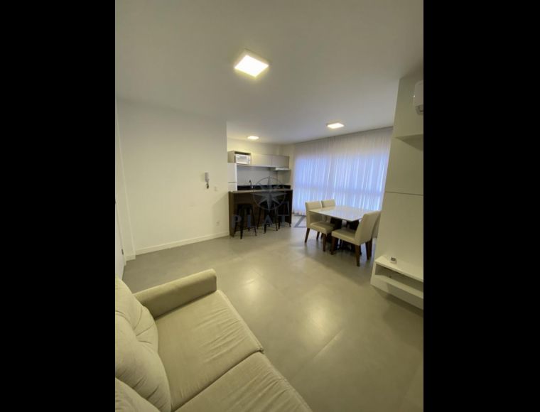Apartamento no Bairro Itoupava Seca em Blumenau com 2 Dormitórios (1 suíte) e 68 m² - 3011053