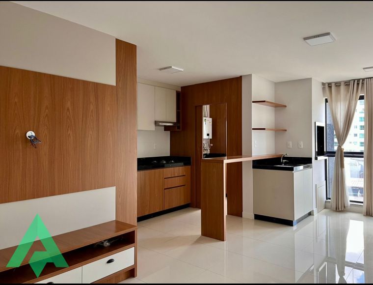 Apartamento no Bairro Itoupava Seca em Blumenau com 2 Dormitórios (2 suítes) e 75 m² - 1336012