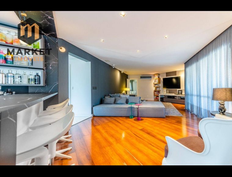 Apartamento no Bairro Ponta Aguda em Blumenau com 3 Dormitórios (3 suítes) e 257 m² - AP0121