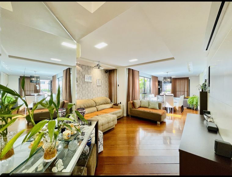 Apartamento no Bairro Ponta Aguda em Blumenau com 3 Dormitórios (3 suítes) e 286 m² - AP105
